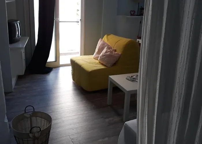 Romantically Allured Next To The Center Appartement