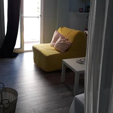 Romantically Allured Next To The Center Apartament